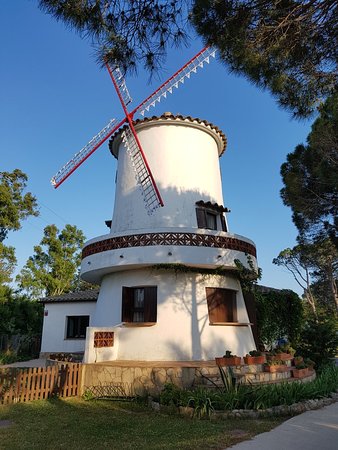 Los Molinos De Don Quijote, Complejo Deportivo Y Recreativo